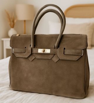 ✨Stylová ✨Elegantní ✨Nadčasová Taká je naše nová kožená kabelka v "semišové" verzi 🔥🔥🔥