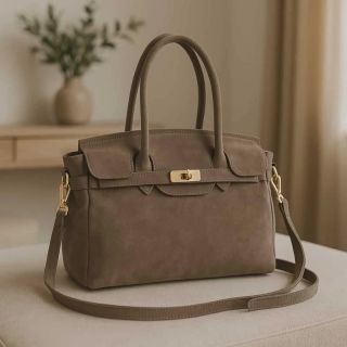 ✨Luxusní kabelka z broušené kůže – elegantní doplněk, který nikdy nevyjde z módy. Každý detail mluví za kvalitu. 🤎...