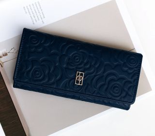 ✨Styl, který vydrží! Naše kožená peněženka s originálním potiskem je dokonalým spojením elegance a praktičnosti. 💫...