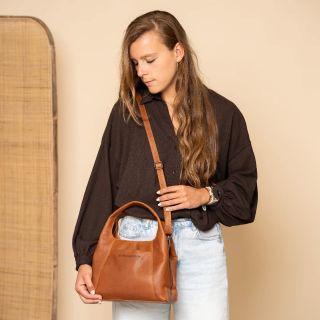 Dámská kožená kabelka Lunera od The Chesterfield Brand je ideální volbou pro ženy, které milují styl, funkčnost a...